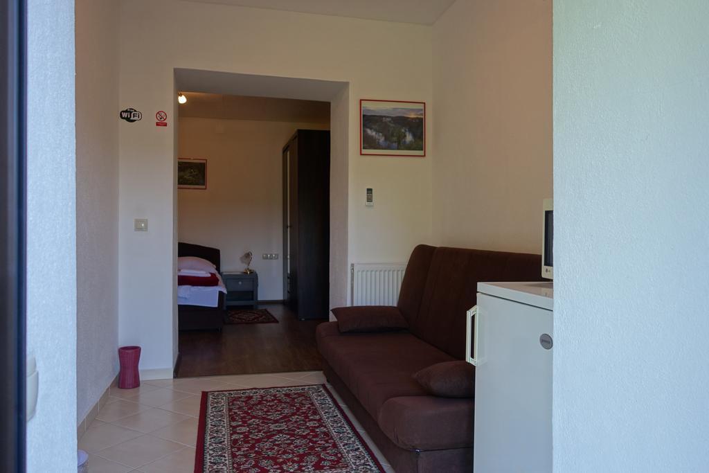 Rooms Modrusan Szluin Szoba fotó