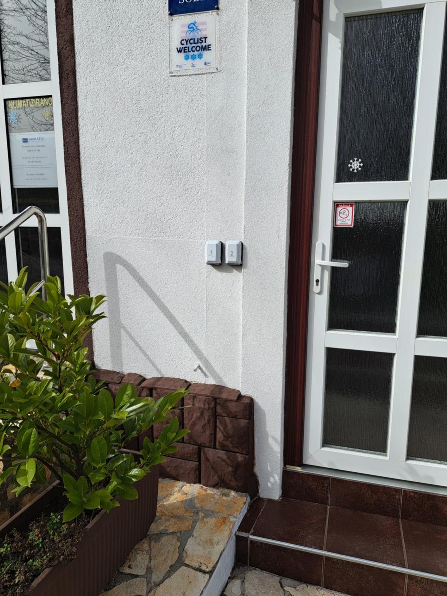 Rooms Modrusan Szluin Kültér fotó