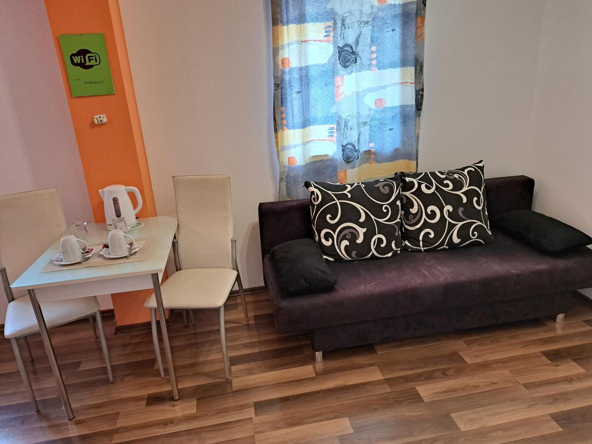 Rooms Modrusan Szluin Kültér fotó