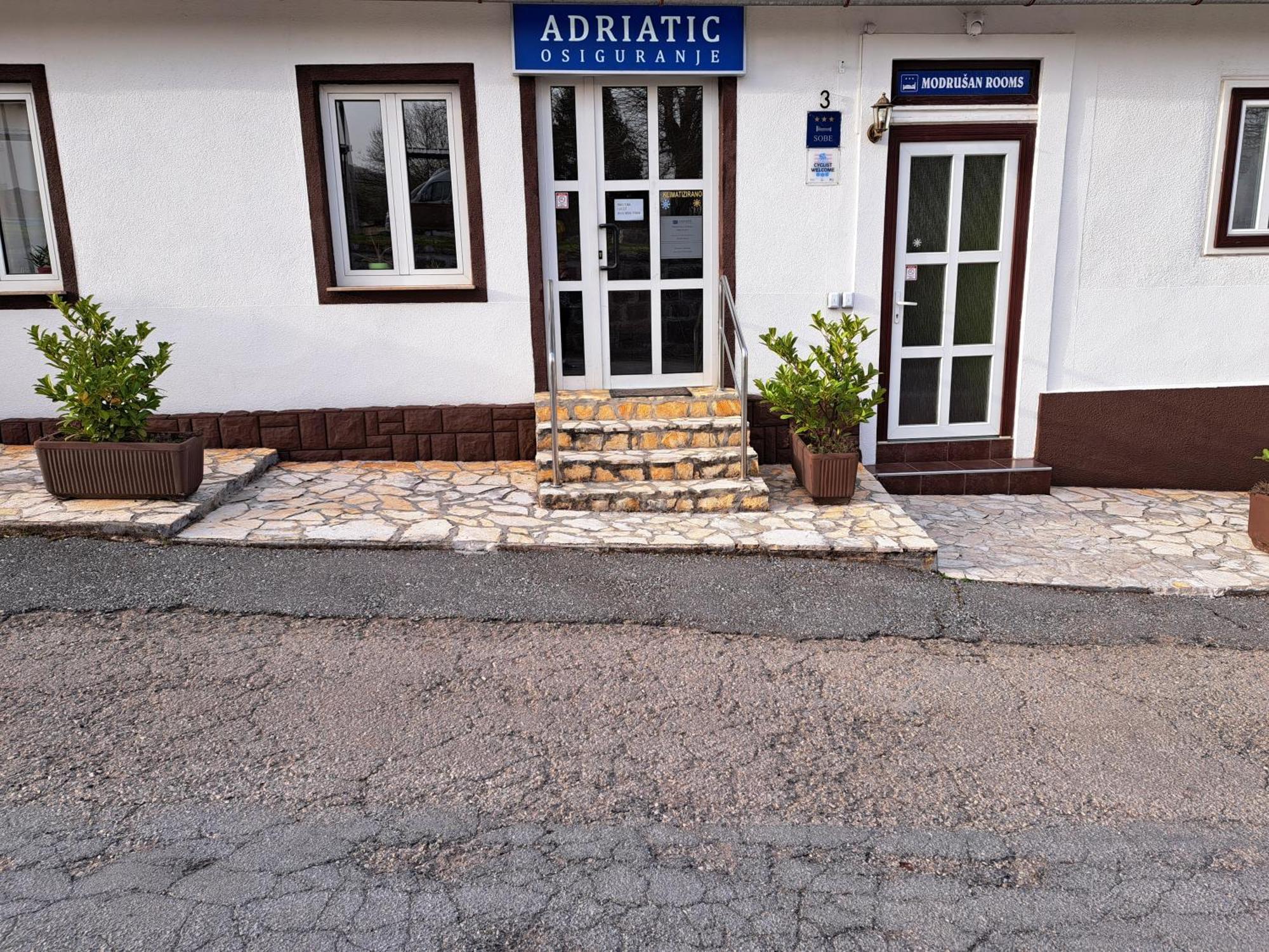 Rooms Modrusan Szluin Kültér fotó