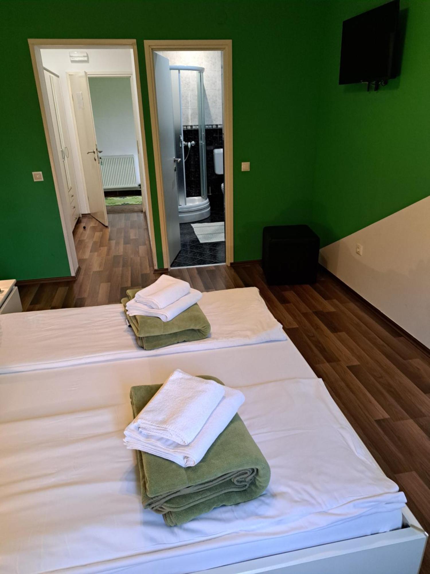 Rooms Modrusan Szluin Kültér fotó