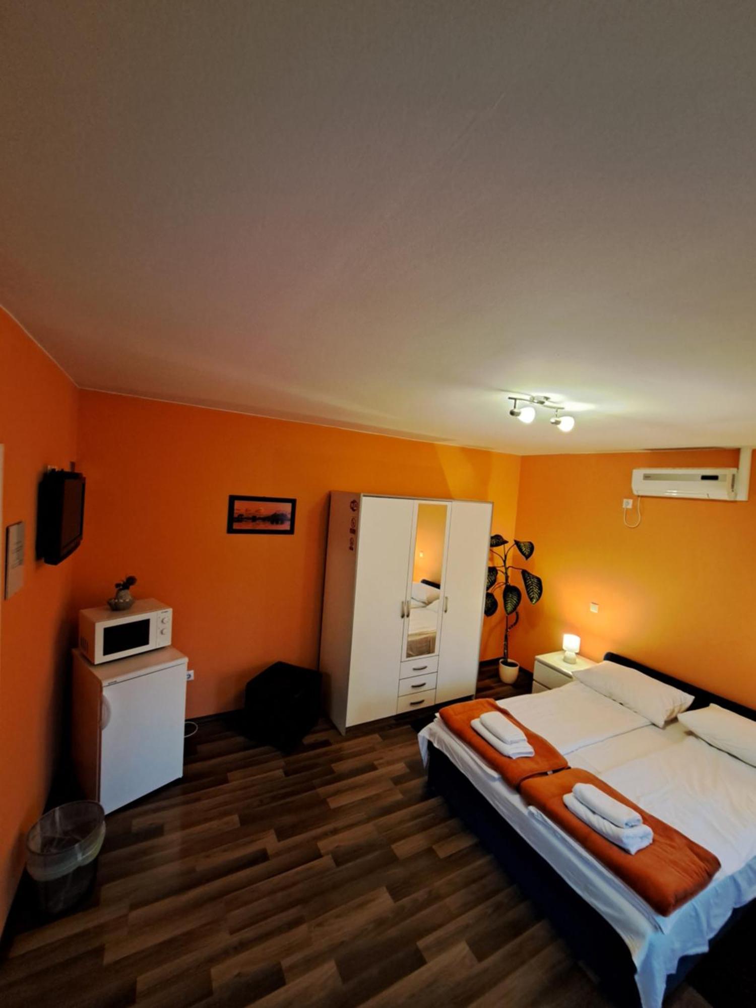 Rooms Modrusan Szluin Kültér fotó